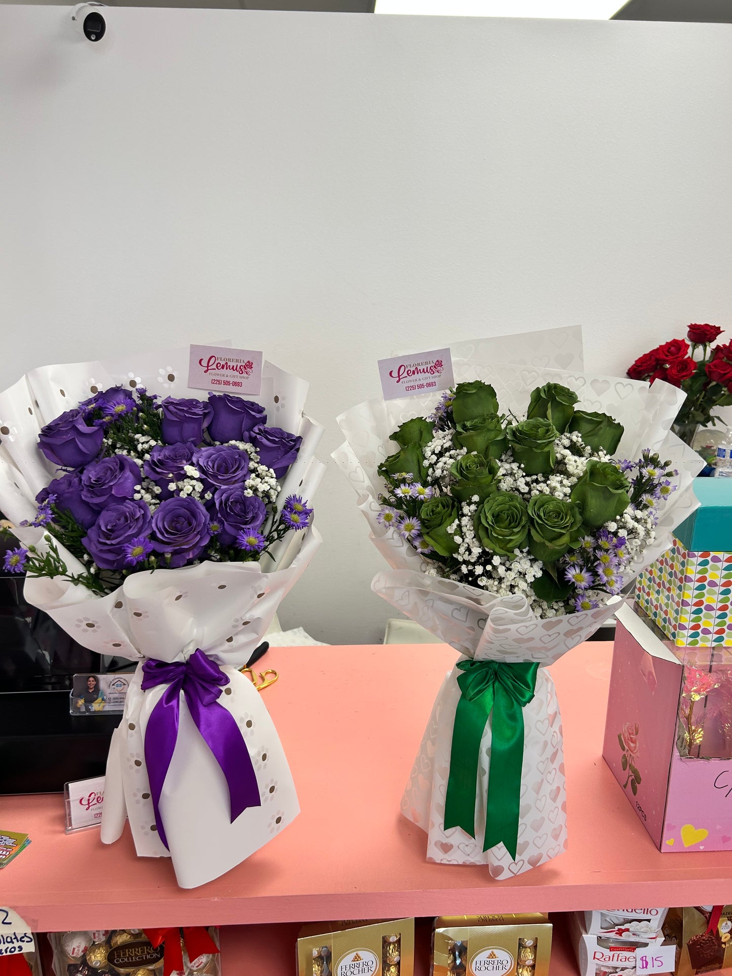 12 roses flat bouquet