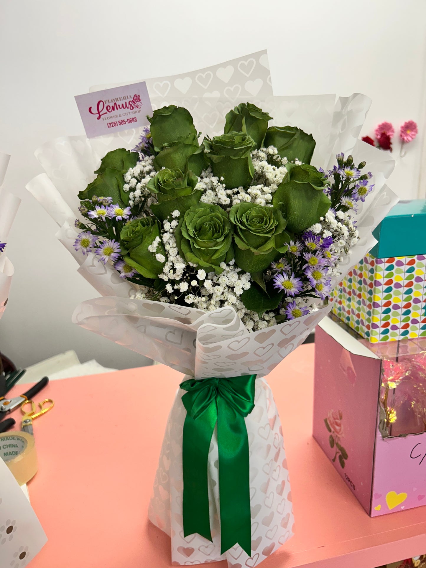 12 roses flat bouquet